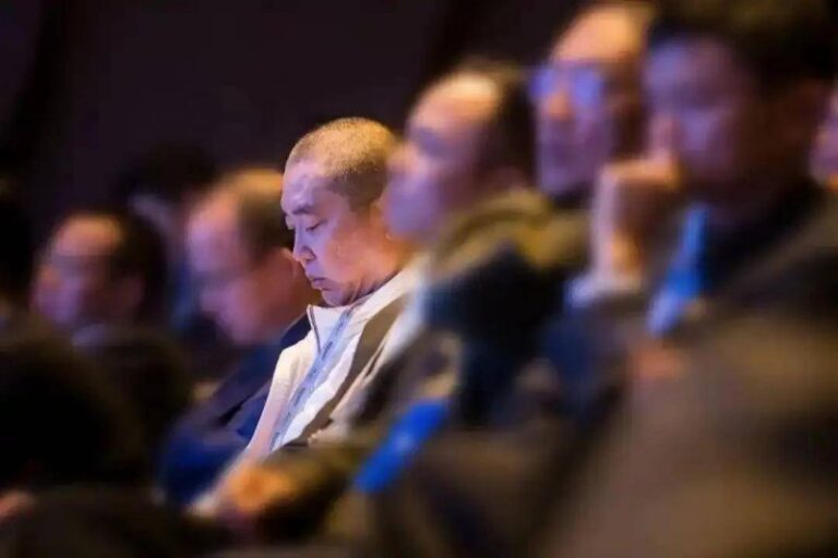 利用寿命超18万小时！我国科研人员研制出超平稳钙钛矿发光二极管